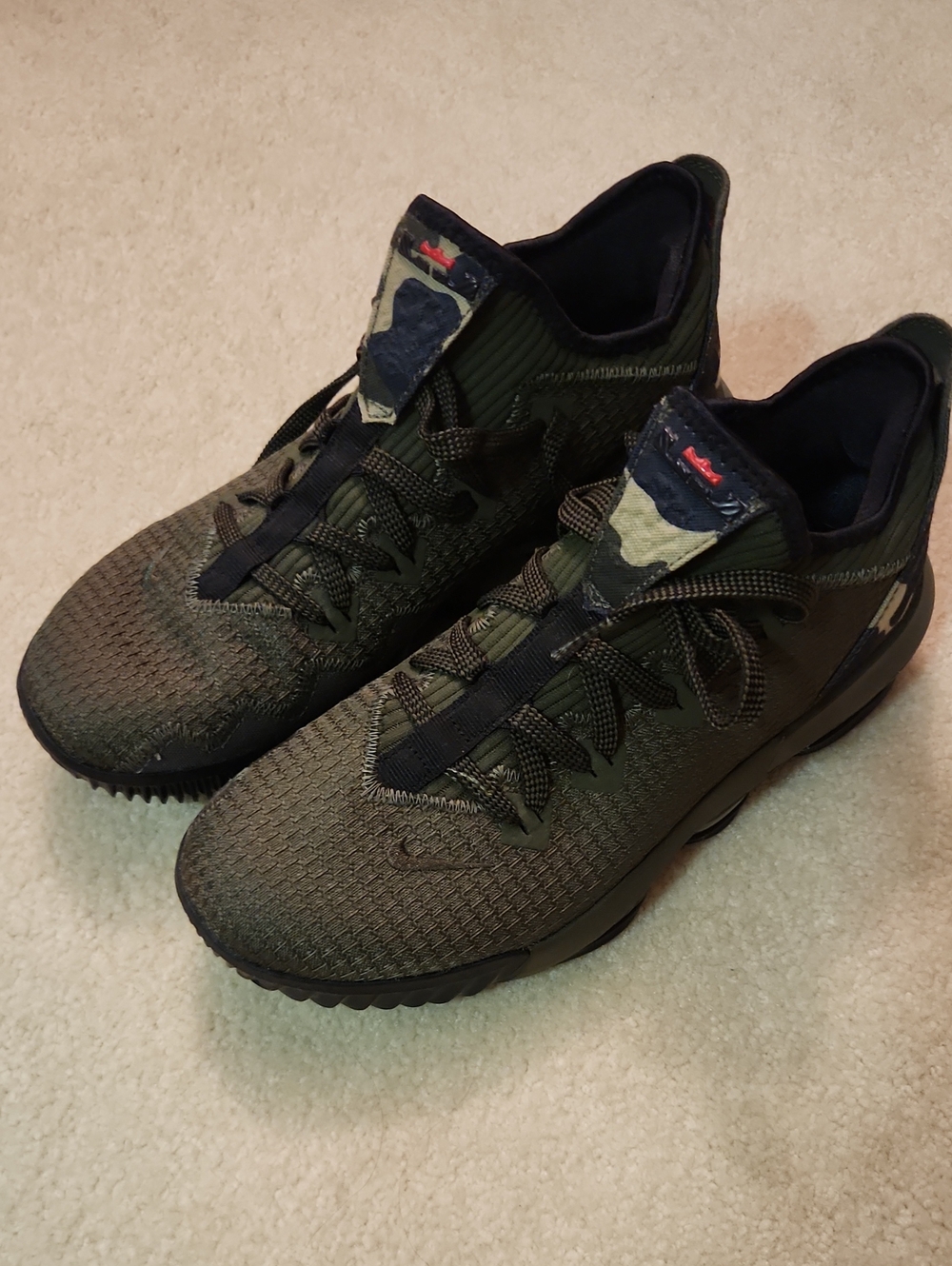 Nike Men’s Dark Olive Green Low-Top Sneakers, Mens Size 9